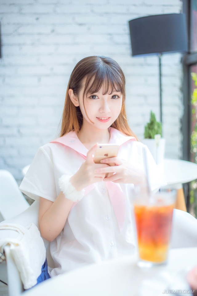 “告诉各营战士，莫要抵抗，不会有事的。”孟达淡然道。